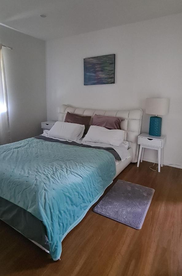אוקלנד This Fabulous, Single-Level 3 Plus 1 Small Room With Folding Sofa Home מראה חיצוני תמונה